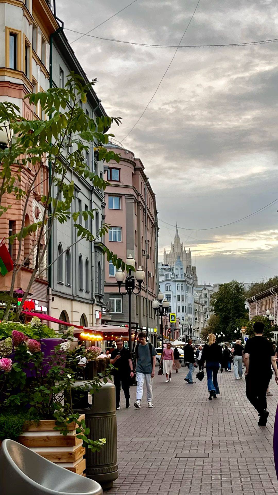 ﺷﺎر ع ارﺑﺎت  Arbat street